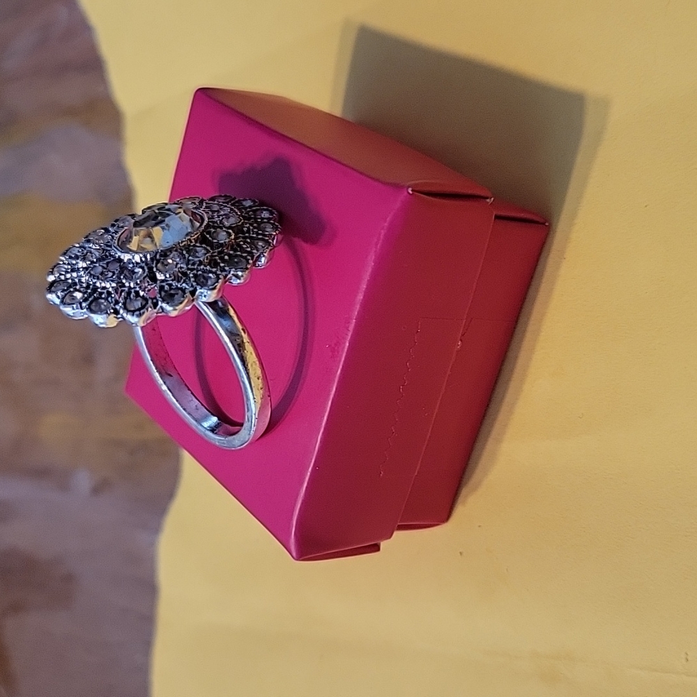 Very Beautiful Ring - image 2